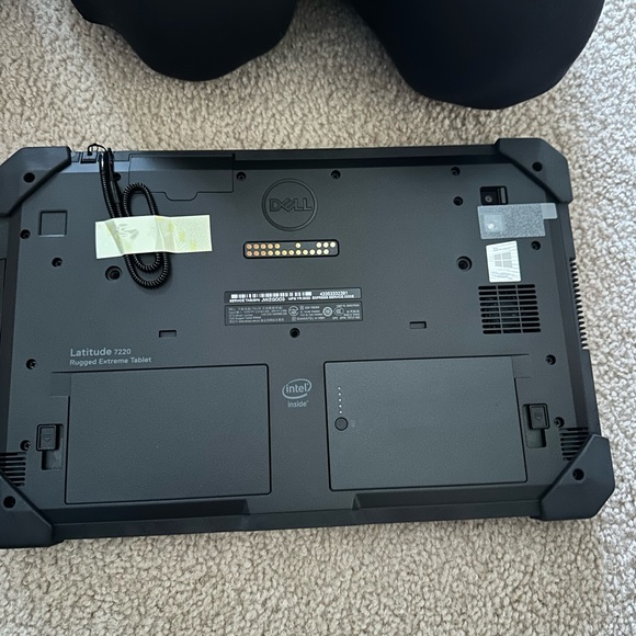 Latitude 7220
Rugged Extreme Tablet Dell
Mounting hardware and docking station - Picture 2 of 6